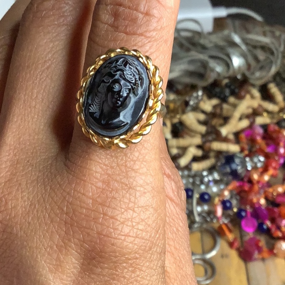 Goldtone Adjustable Cameo Ring